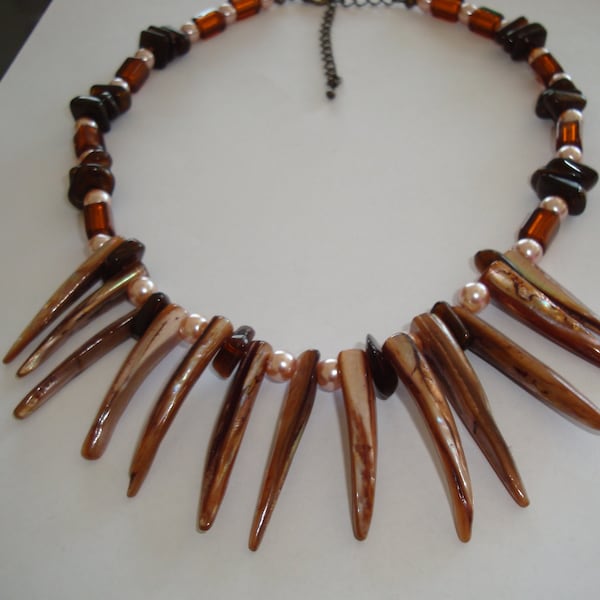 collier ras du cou marron  nacre et perle, rajout chaine 7 cm