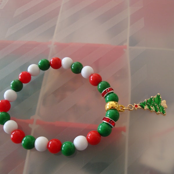 bracelet de noël, taille élastique perle acrylique de 8 mm, sapin en métal doré et strass rouge