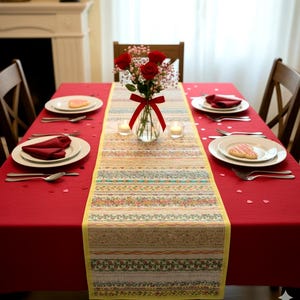 ウクライナ風フローラルテーブルランナー（ヴィンテージレースの裾付き） – ファームハウススタイルの手作りイースターランナーギフト