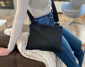 Black Vegan Leather Crossbody Bag: Chic Faux Leather Purse