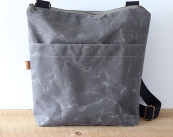 Sac à bandoulière extra large en toile cirée pour femmes et hommes. Sac à bandoulière en toile cirée solide avec fermeture éclair et poches pour les voyages, la randonnée, le travail.