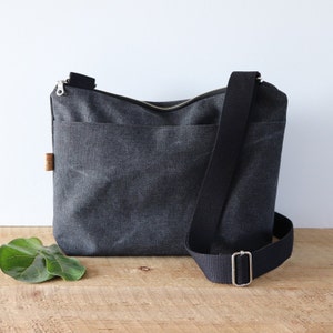 Grand sac à bandoulière délavé pour femme et homme. Sac à main décontracté en toile avec large bandoulière et poche extérieure.