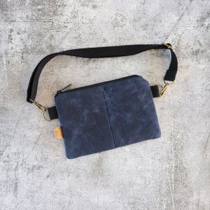 Petit sac banane mince à bandoulière pour femme et homme. Sac banane végétalien rustique pour l'extérieur, la randonnée, le vélo, la marche. Sac banane résistant à l'eau.