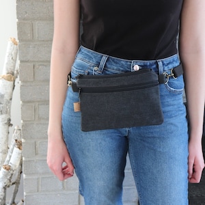 Sac banane en toile noire pour homme et femme. Sac banane hipster végétalien pour la randonnée, le plein air et les voyages.  Sac banane plat décontracté rustique pour femme.