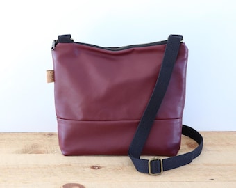 Burgundy Vegan Leather Crossbody Bag: Chic Faux Leather with Wide Strap