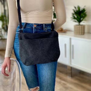 Sac à bandoulière arrondi en toile délavée pour homme et femme. Sac à main en toile décontracté pour un usage quotidien.