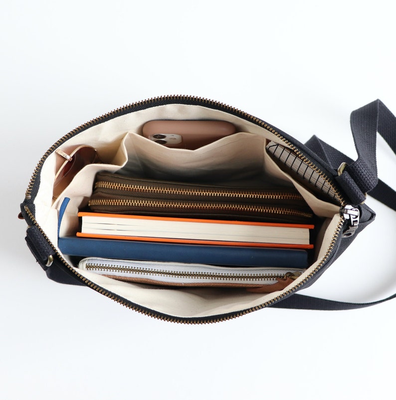 Two-Tone Stonewashed Canvas Crossbody Bag: Casual Everyday Purse bild 9