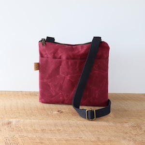 Petit sac en toile cirée. Sac à bandoulière résistant à l'eau pour femme et homme. Mini sac à main mince et solide pour les voyages, la randonnée et l'extérieur.