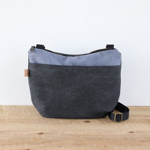 Sac à bandoulière arrondi en toile délavée pour homme et femme. Sac à main en toile décontracté pour un usage quotidien.