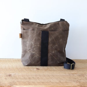Sac à bandoulière en toile cirée pour homme et femme.  Sac à main végétalien décontracté à bandoulière pour femme pour tous les jours, les voyages, la randonnée et le shopping.