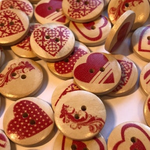 Corazón rojo San Valentín Amor Romance Compromiso de boda Botones mixtos de madera: Pack de 45