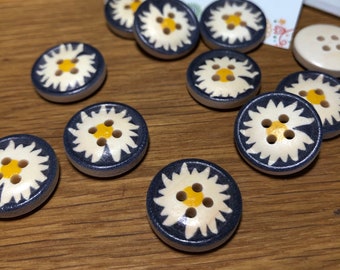 Blue White Daisy Floral Buttons: Packs of 6 buttons