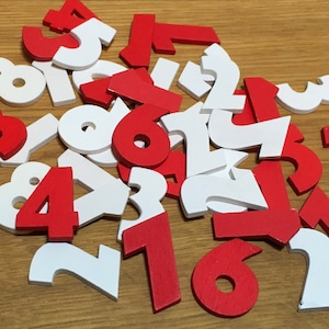 Zestaw numerów kalendarza adwentowego drewniane czerwone białe 25 mm Wigilia Bożego Narodzenia odliczanie do Bożego Narodzenia drewniane numery pudełko kalendarza adwentowego kartki świąteczne