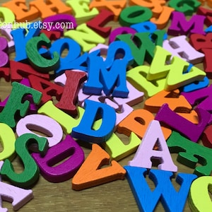 10 lettere in legno multicolore, alfabeto, altezza 15 mm, forniture per scrapbooking, creazione di biglietti, risorse educative, lettura delle iniziali dei nomi