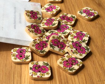 Square Flower Patterned Wooden Buttons: Packs of 6 buttons