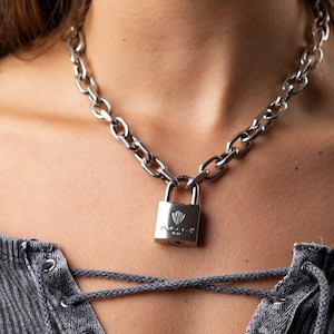 Zakally Custom Padlock Necklace Personalized Engraved Lock Necklace for Men Women (sty1)