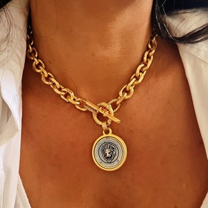 Massive Link Necklace With Lion Coin, Chunky Chain Women Necklace, Bold Link Necklace With Toggle Clasp, Gold medallion Necklace