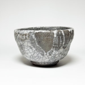 Handmade Raku Matcha Bowl – White Crackle Glaze Chawan, Wabi Sabi Ceramic Tea Bowl