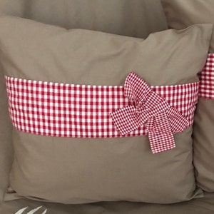 Country style cushion cover * Pillow cover * Beige / red 50x50cm.