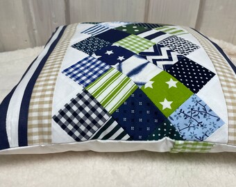 Antica fodera per cuscino in patchwork di monogrammi ricamat
