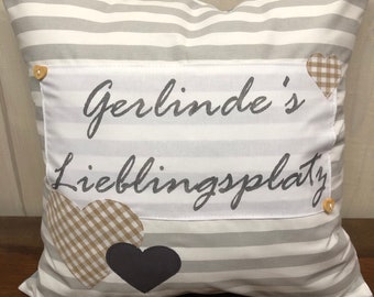 Personalisiertes Geschenk,Kissenbezug mit Wunschnamen,Namenkissen, Landhausstil Kissenhülle, * ... Lieblingsplatz* grau/weiß gestreift