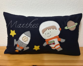 Kinder Kissen mit Wunsch Namen, Kuschelkissen 30x50cm. Kosmonaut, blau