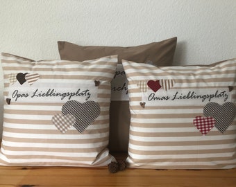 1x Landhausstil Kissenhülle, Kissenbezug, Kissen mit Spruch *Omas oder Opas Lieblingsplatz* beige/braun  40x40cm.