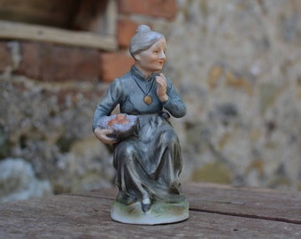 Vintage Ceramic Old Lady Figurine,Old Lady Statuette,Vintage Home Decoration,Realistic Statuette,Lady Figurine