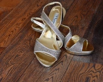 Gold Woman's Sandals,Gold Sparkly Shoes,Vintage Strappy Sandals,Evening Woman's Sandals,Vintage 6 1/2 Size Ladies Sandals,Gold Party Shoes