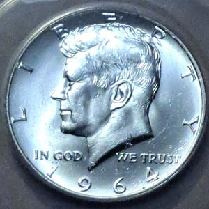 Raro - ANACS 1964 MS-64 Medio dólar Kennedy 90% plata - Presenta múltiples errores deseables Coneca DMR-005, Odv-002, Rvd-002 y G acampanada. - Lea a continuación