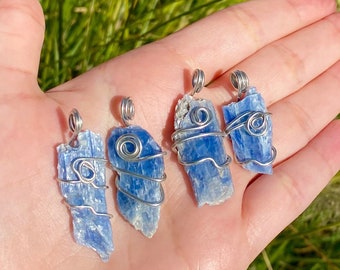 Pendentif enveloppé de fil de kyanite