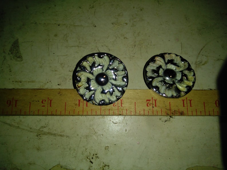 Vintage Flower Design DoorDrawer HandlesFurniture Restoration AccessoriesDresser KnobsReplacementHome Remodeling Embelishments