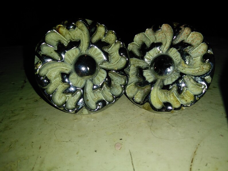 Vintage Flower Design DoorDrawer HandlesFurniture Restoration AccessoriesDresser KnobsReplacementHome Remodeling Embelishments