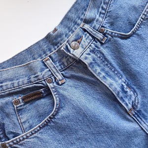 90-tals vintage Wrangler-jeans blå denimjeans med hög midja herr damer storlek W28 L32 bild 7