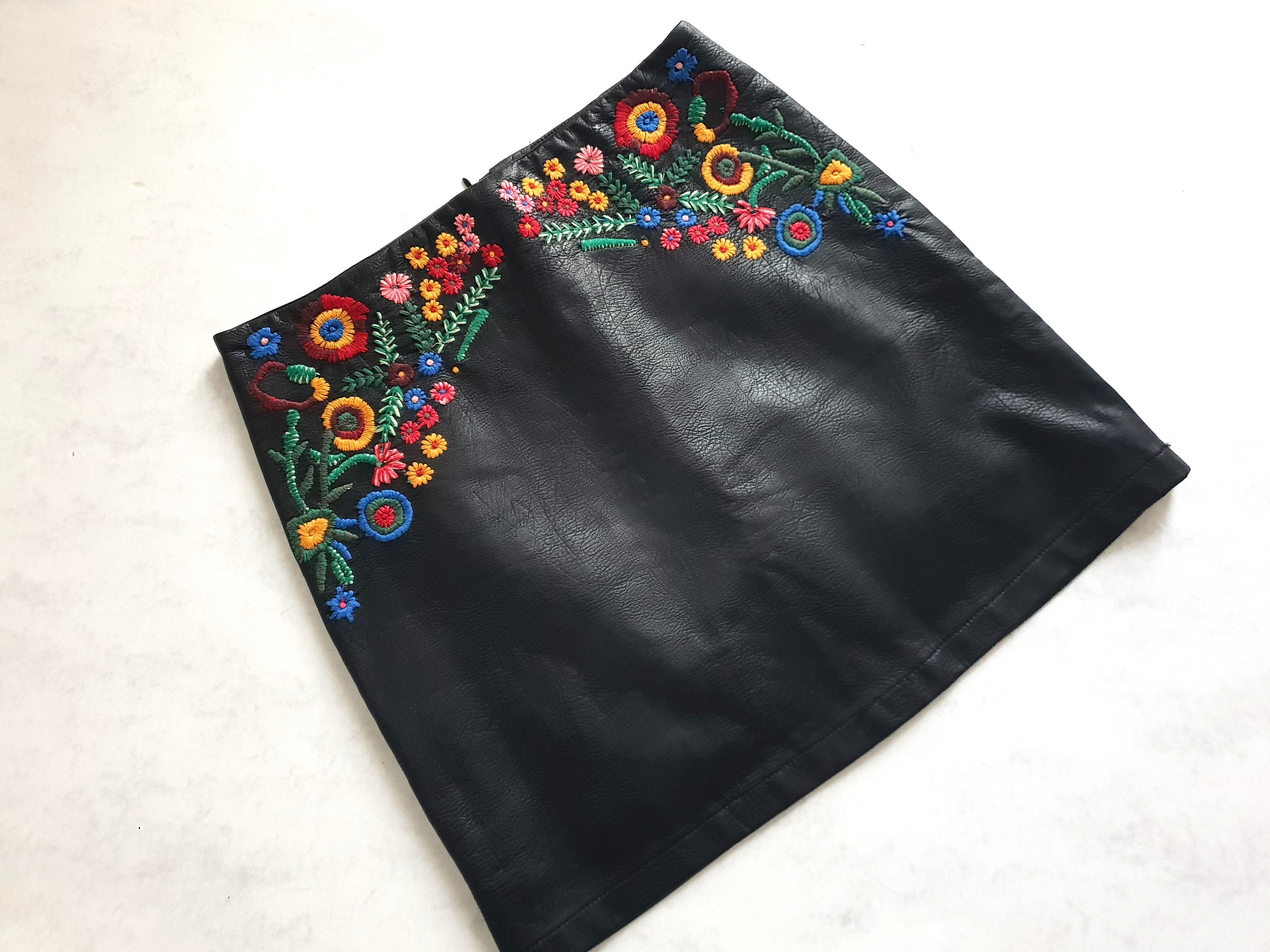 FAKE LEATHER EMBROIDERY SKIRT アメリヴィンテージ | TEAMLETZEBUERG.LU