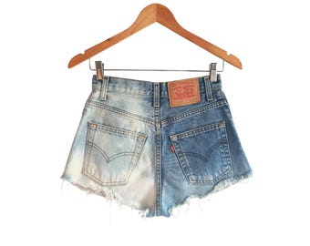 Pantalones cortos vaqueros vintage Levi's: shorts vaqueros azules de tiro alto, talla 25-26
