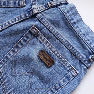 90-tals vintage Wrangler-jeans blå denimjeans med hög midja herr damer storlek W28 L32 bild 9