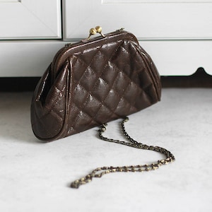 Sac à bandoulière en cuir vintage rétro pour femmes, fille, sac marron, chaîne en or, look old school, petite taille