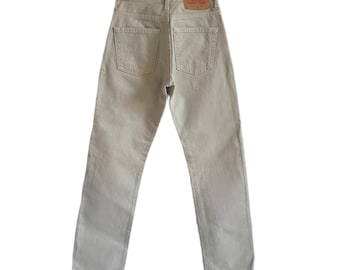 Jeans Levi's 535 de los años 90, mezclilla verde pistacho, estilo vintage, cintura alta, talla W26 L30.