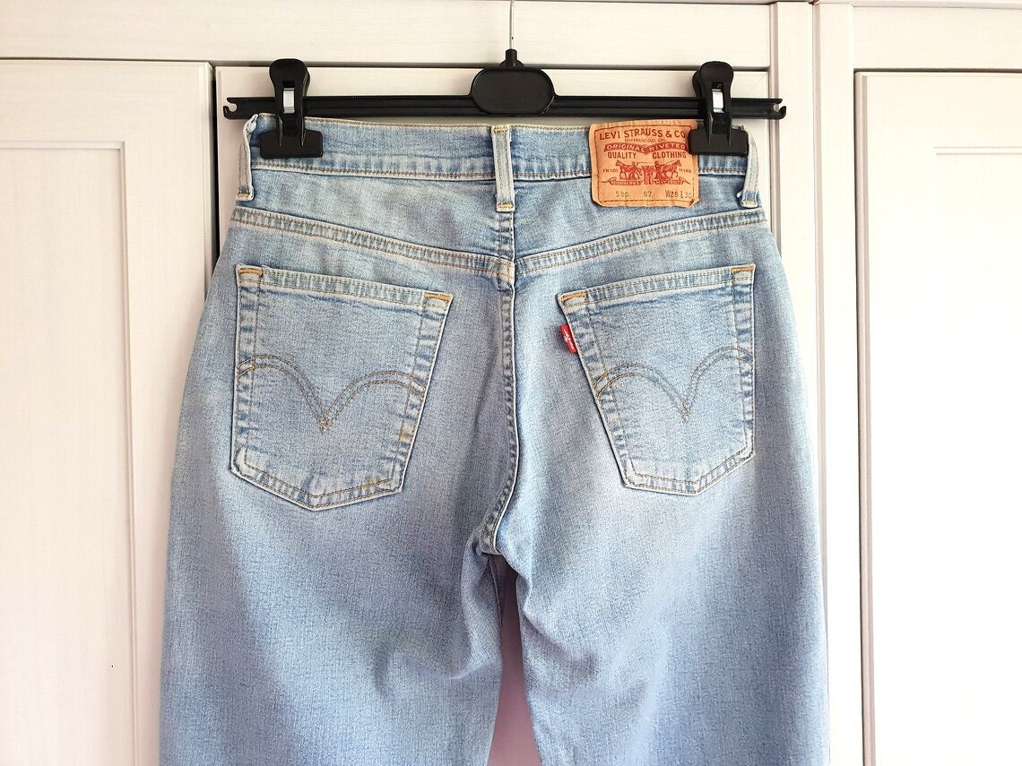 Vintage Levi's 586 Jeans: Light Blue Denim, Mid Waist (W28