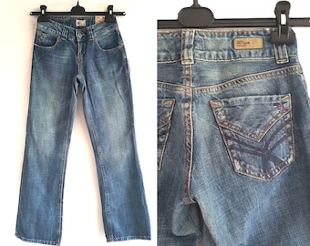 2Yk Tommy Hilfiger Sally Jeans, Blue Denim Bell Bottom Damenhose Größe XXS W25 L30