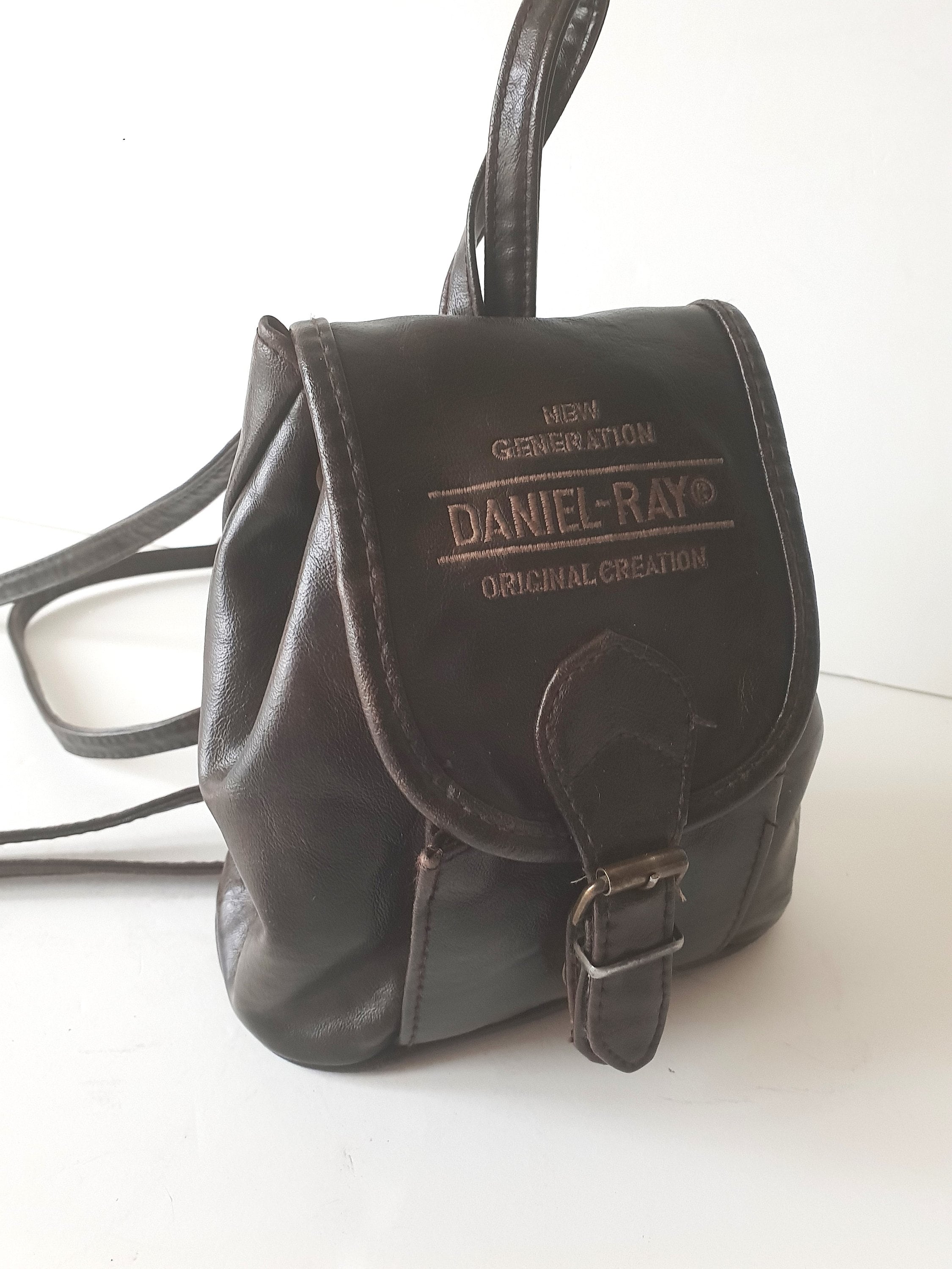 ミュージシャン RAD MARKET MINI LEATHER BACKPACK PEBBLE MINI BACKPACK RED | Vegan Pebble Leather Backpack