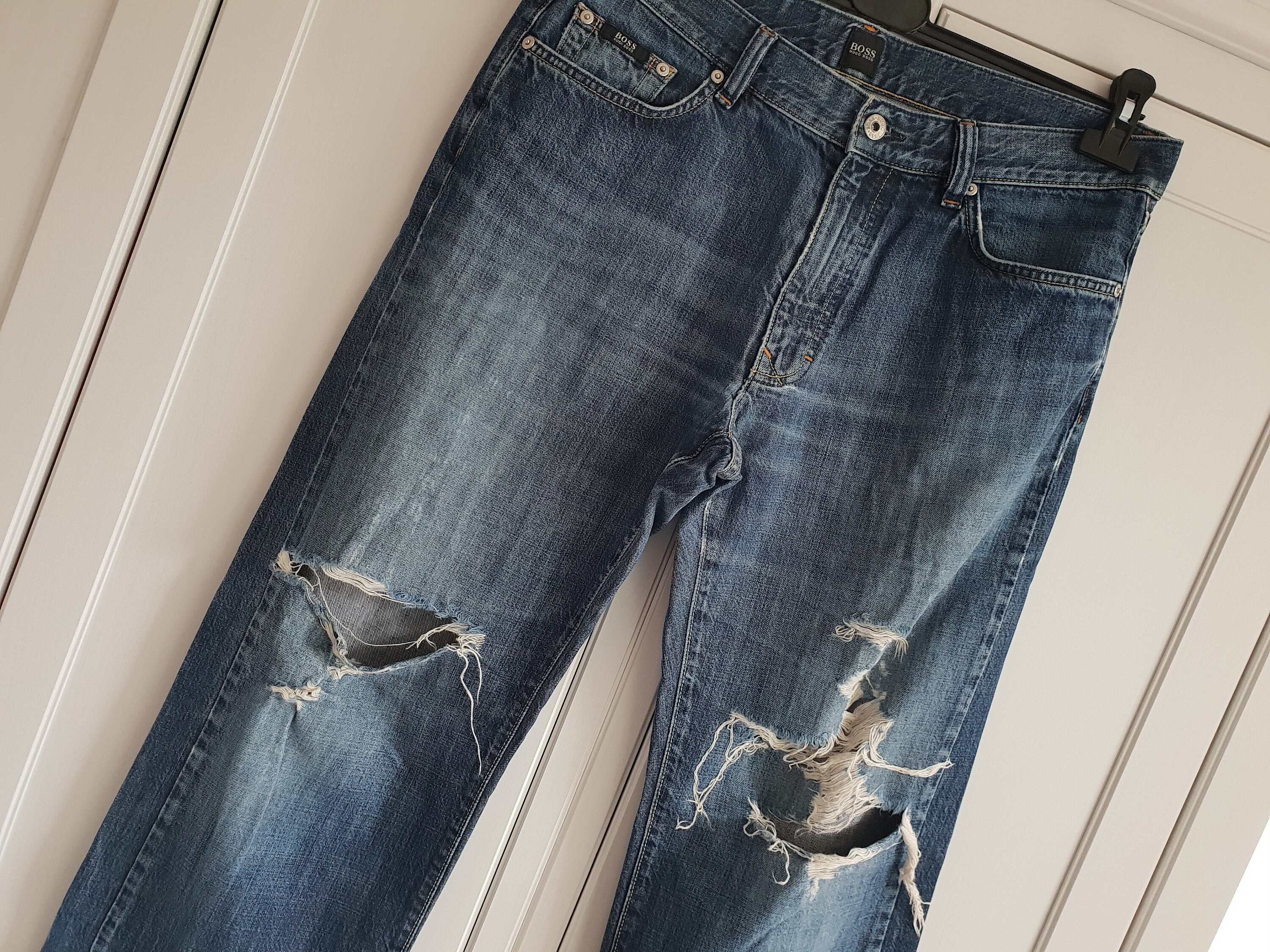 Hugo boss ripped jeans outlet