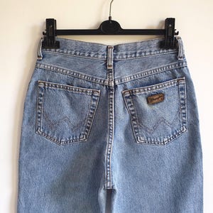 90-tals vintage Wrangler-jeans blå denimjeans med hög midja herr damer storlek W28 L32 bild 3