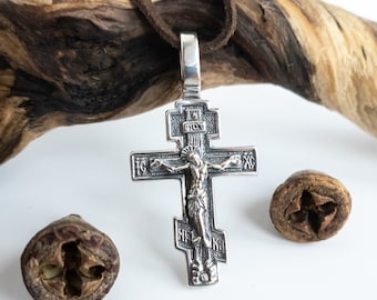 Collar con cruz unisex de plata de ley 925. Colgante de crucifijo de doble cara con la imagen de Jesucristo. Joyería religiosa cristiana ortodoxa única.