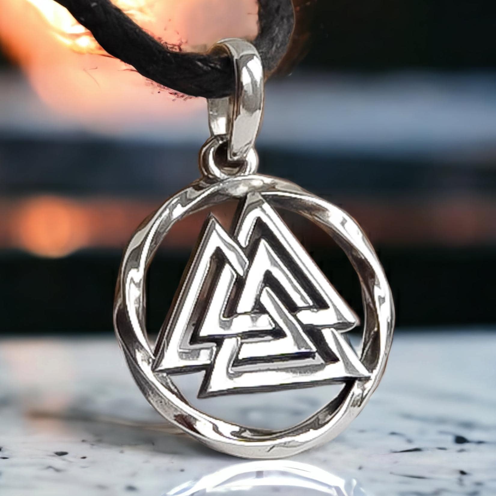 Ciondolo Collana Simbolo Valknut Celtico Vikingo + Bustina Regalo &ndash; Ziggy Gifts