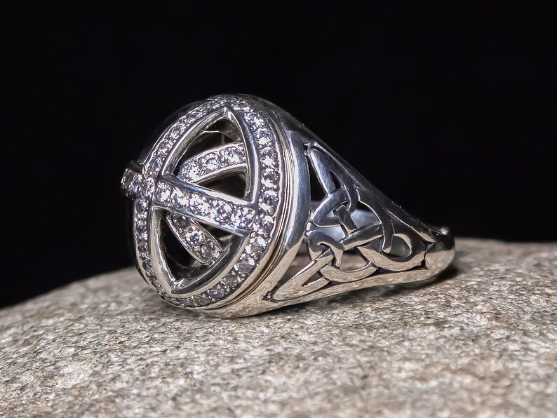 Barbarian Viking Spinner Signet Ring With Celtic Knot /925 - Etsy