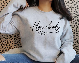 Homebody SVG PNG - SVG introverti - Mom Life svg - Restons à la maison - fatigué svg - fichier de coupe Cricut pour des modèles de chemise confortable-folle