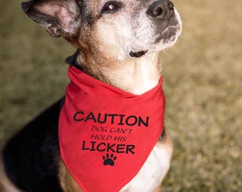 Precaución: Nuestro perro no puede contener su lamedor SVG - Perro divertido SVG - Pañuelo para perro SVG - Paquete de frases sobre perros - Archivos de corte Cricut para camisetas de mascotas - Camisetas de perro - Perro lindo