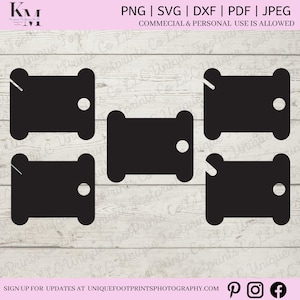 以下が含まれることがあります： 黒いスプール型のSVGデザイン。画像には、側面に白い円が付いた5つの黒いスプールが含まれています。上部のテキストは「PNG | SVG | DXF | PDF | JPEG」と書かれています。下部のテキストは「SIGN UP FOR UPDATES AT UNIQUEFOOTPRINTSPHOTOGRAPHY.COM」と書かれています。